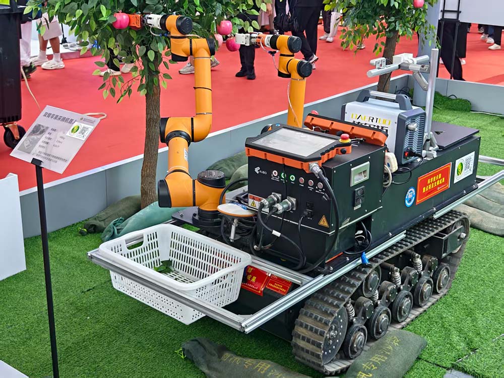 最貴97萬搬回家，人形機(jī)器人天團(tuán)涌入北京！暴走2萬步玩命逛完，亮點(diǎn)都在這了