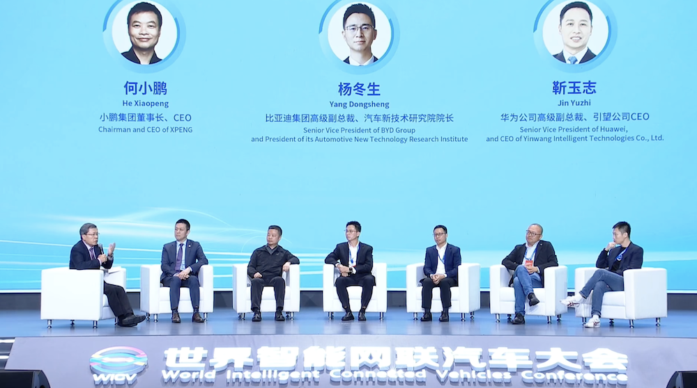 比亚迪华为同台谈智驾！何小鹏再次开炮L3，六位车圈大佬激辩