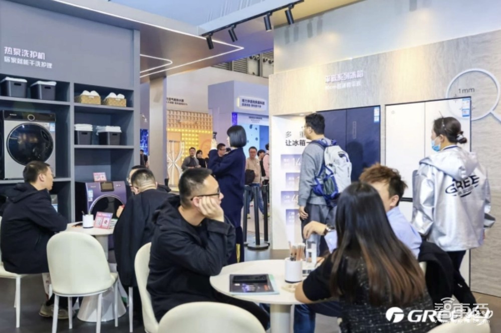 DeepSeek横扫家电圈!暴走三万步,带你看尽AWE最火AI黑科技