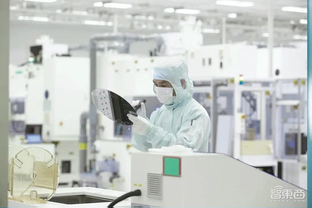 上海半导体大硅片,拿下新融资