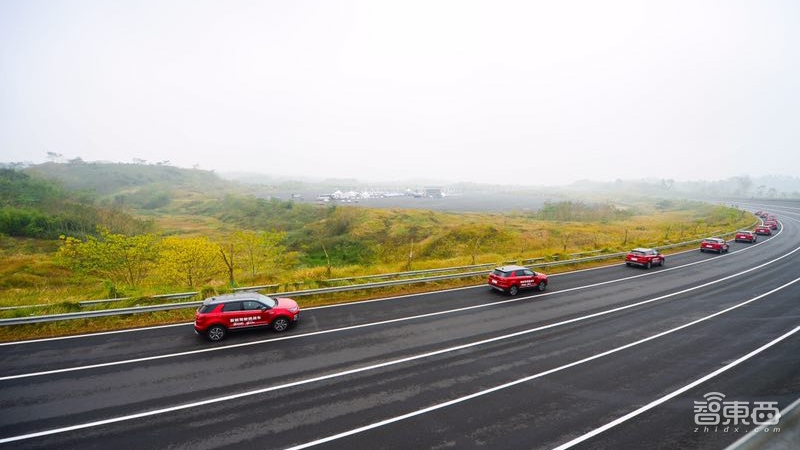 長(zhǎng)安汽車花式秀技！55臺(tái)自動(dòng)駕駛車挑戰(zhàn)世界紀(jì)錄，汽車被淹還會(huì)自己開窗