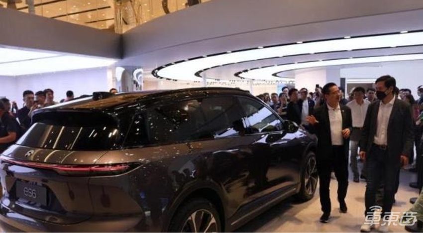 雷军很忙！发完手机连夜赶往车展，去了这8家展台