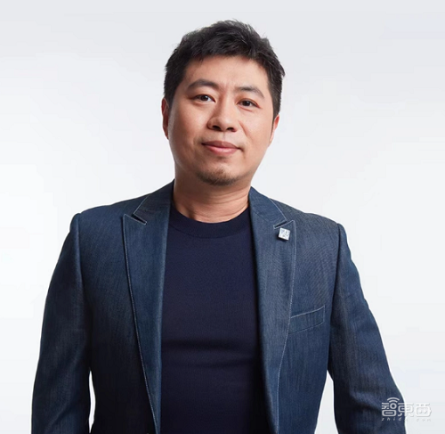 DeepSeek被点名表扬!17位两会代表热议AI,电车牌换配色赢网友狂赞