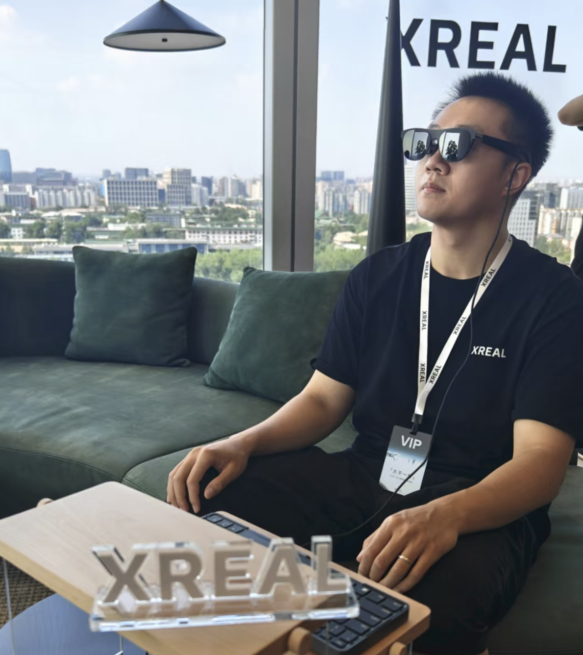 对话XREAL CEO徐驰:没有AR的AI是“睿智的盲人”,给小米AI眼镜打最高分
