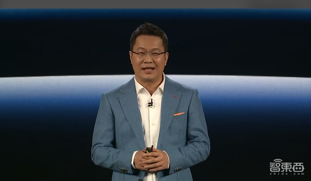 时隔156天,“卷王”卢伟冰再登台,秀210W快充、86寸电视4999元