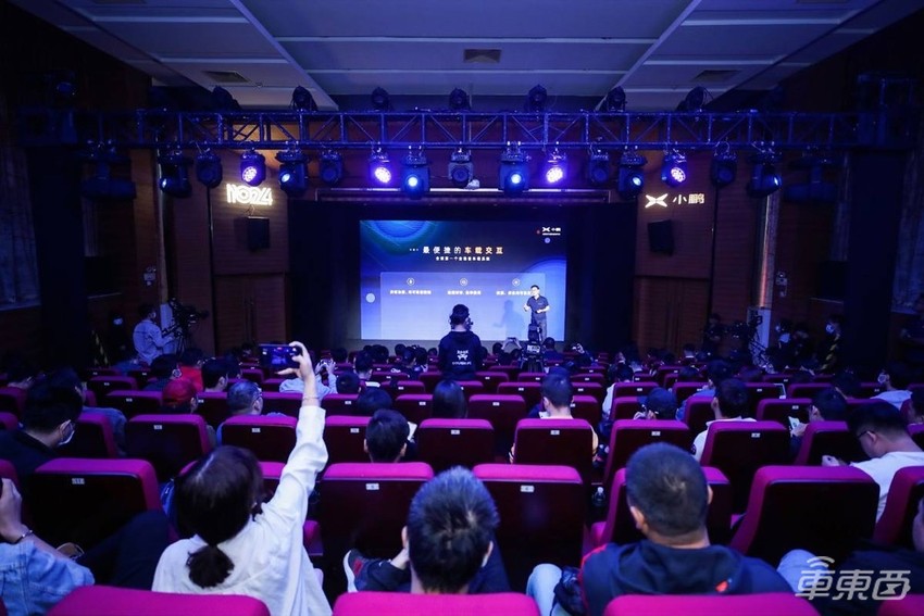 小鹏汽车两大更新细节公布：语音助手强过手机，明年能自动出匝道