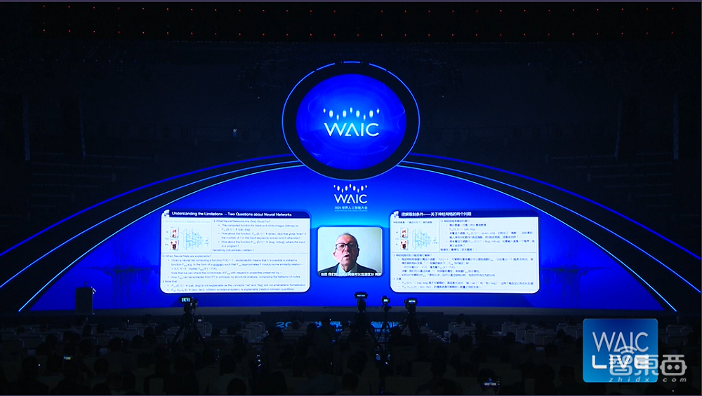 马化腾谈太空计划、李彦宏合影火星车!WAIC开幕请了4个数字人当主持