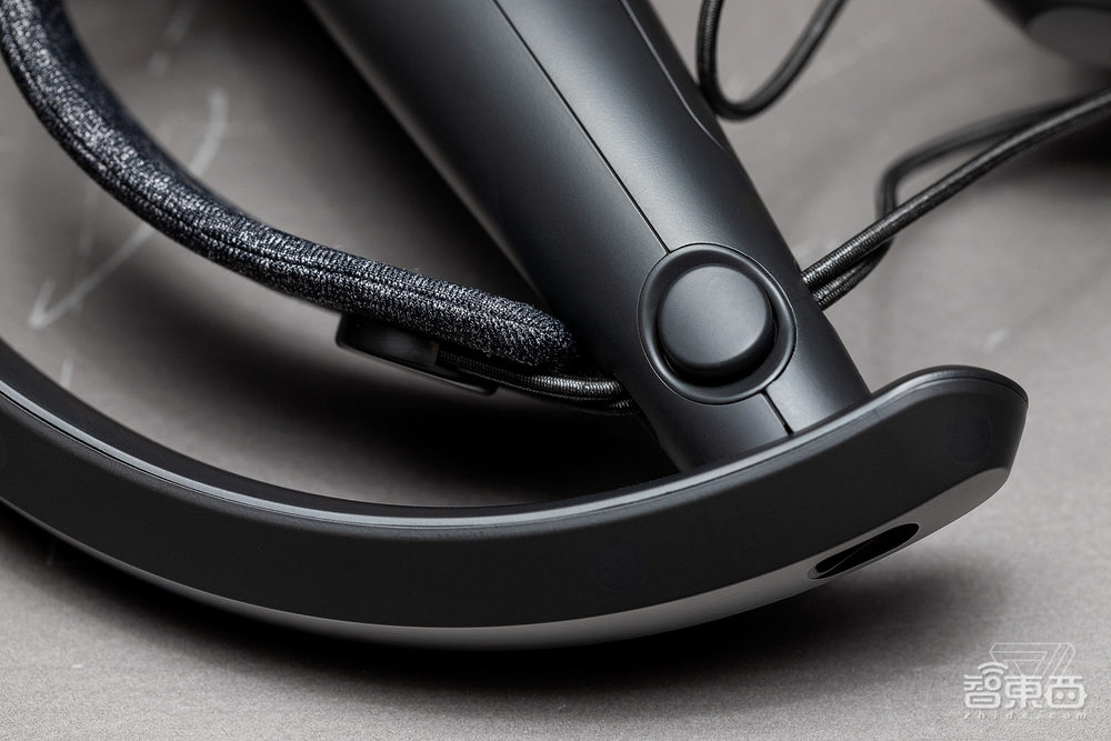 Valve Index成VR手柄MVP:精准跟踪每根手指,手势操作更自然