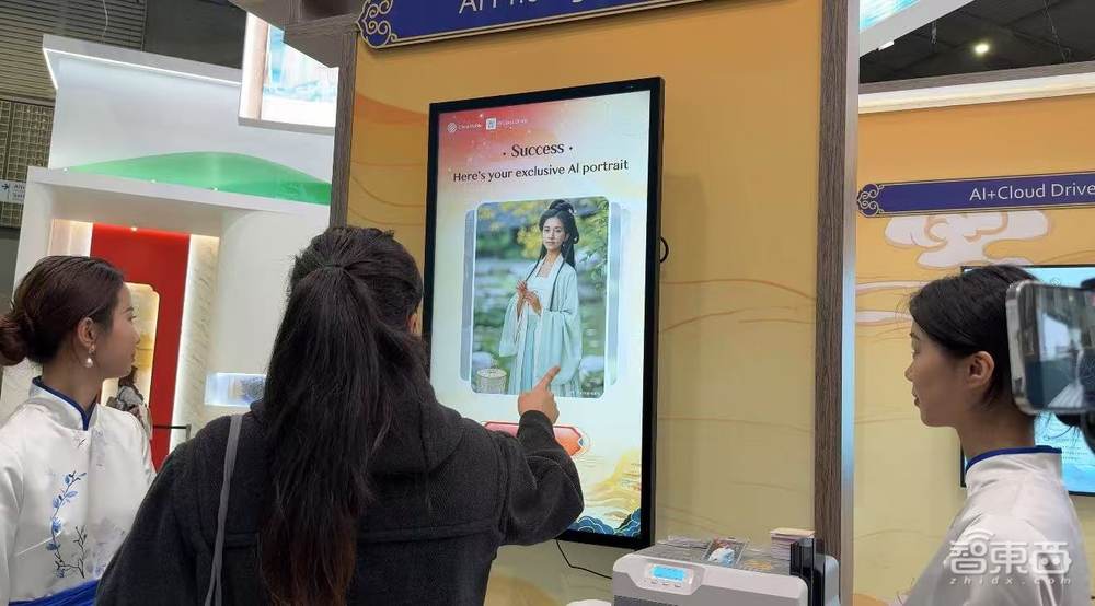 AI爆火MWC！AI OS席卷手機(jī)PC，國王點(diǎn)贊榮耀華為，中國企業(yè)霸場