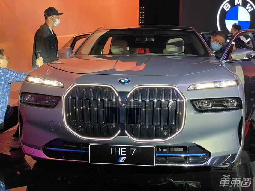 宝马最豪华纯电车来了！最高支持L3，后排直接变身顶级影院