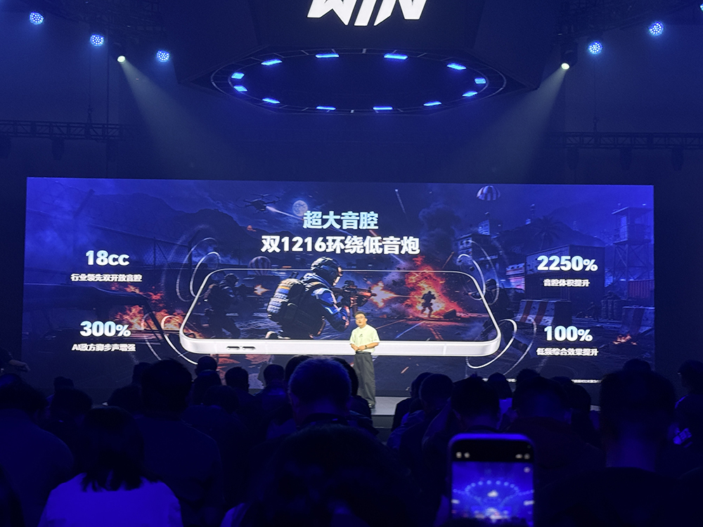 荣耀掀桌电竞手机!国补价2251元起,全系2K+185Hz、1万mAh大电池