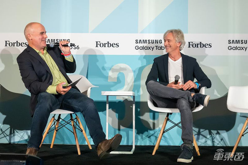 再创历史！谷歌Waymo拿掉人类司机，无人出租服务向公众开放