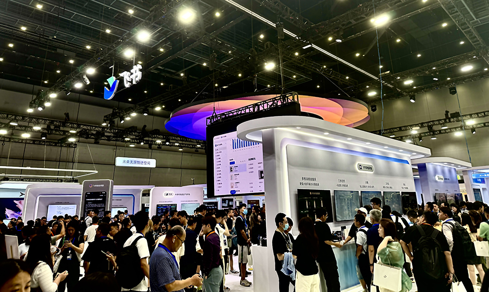 飛書(shū)甩出豪華AI全家桶！擁抱釘釘企微