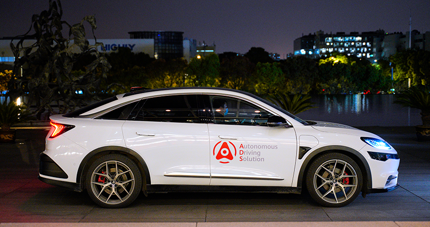 夜间体验华为自动驾驶：100分钟无接管，真能叫板无人出租车？