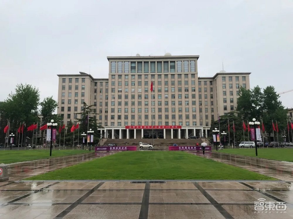 重磅！清华大学今天成立“芯片学院”