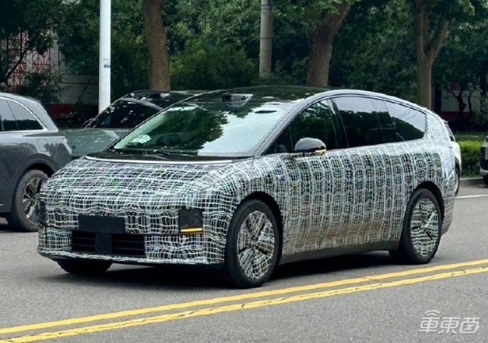 重磅！理想官宣纯电SUV i8，不像MEGA