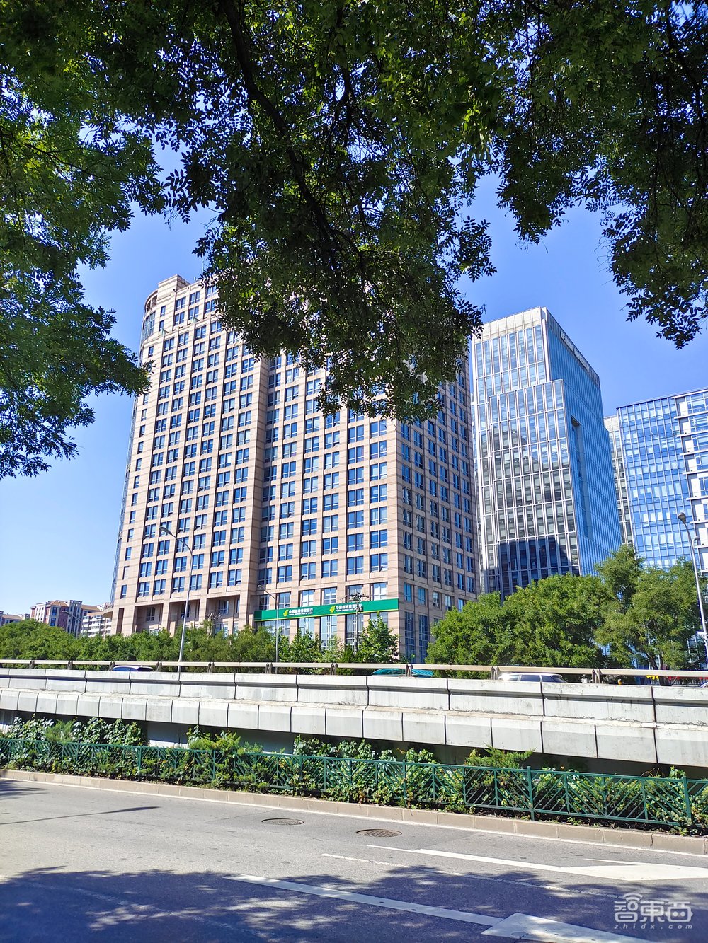 打磨了半年多,iQOO 8跟别人的骁龙888旗舰到底有什么不同?