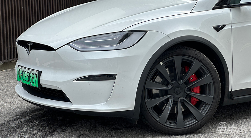 试驾特斯拉新款Model X:继续尝试改变汽车交互,依然是少数人玩具