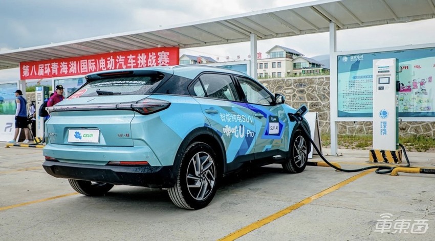 周鸿祎支持的哪吒汽车,冲着“蔚小理”冲过来了