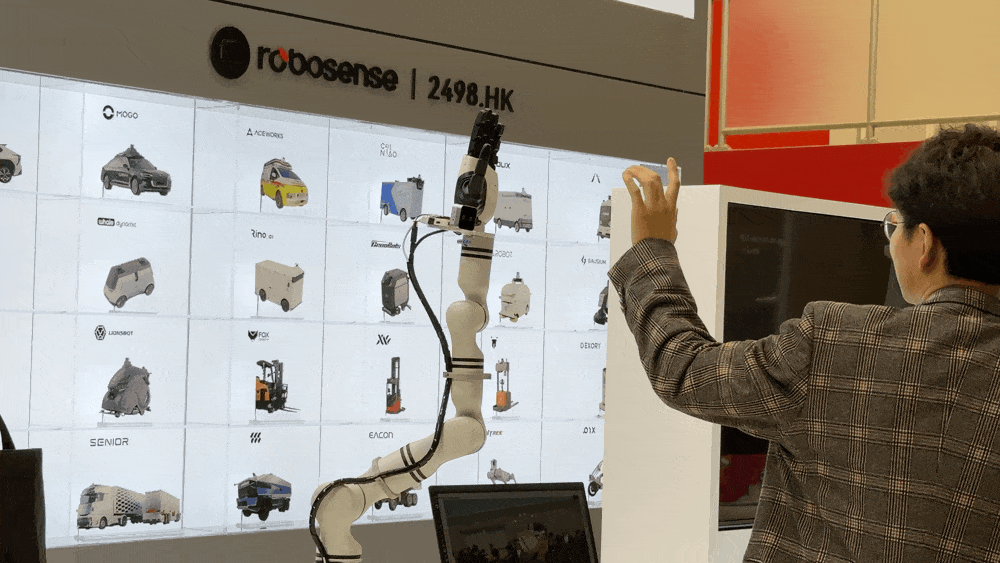 暴走4万步逛遍CES2025:十大方向最火,中企已上牌桌,万物皆可AI