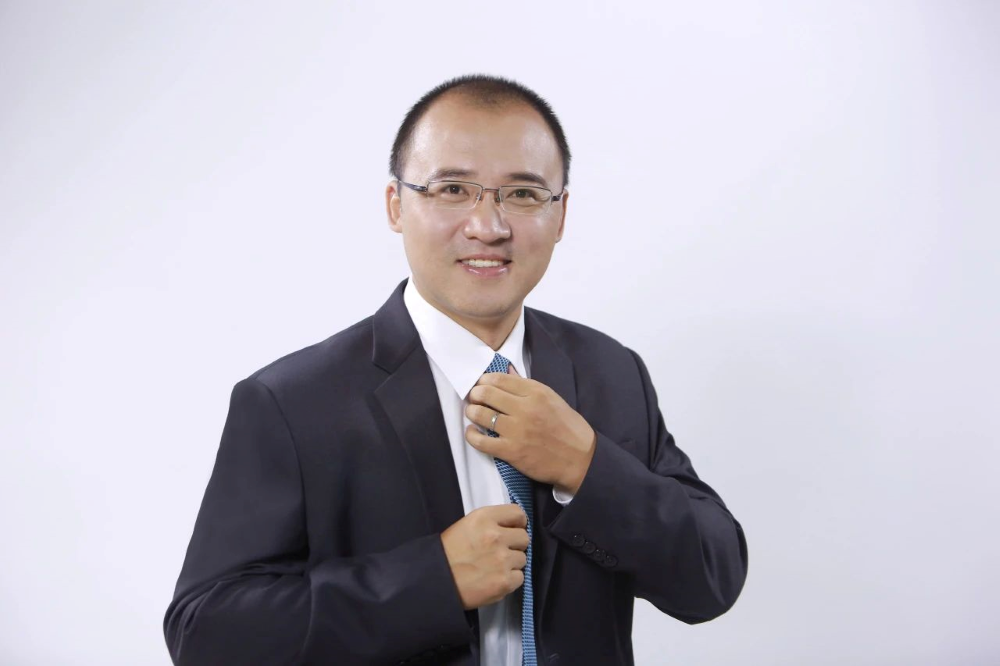 三年净赚60亿！全球座舱域控第一冲击港股，前十五大车企都是客户