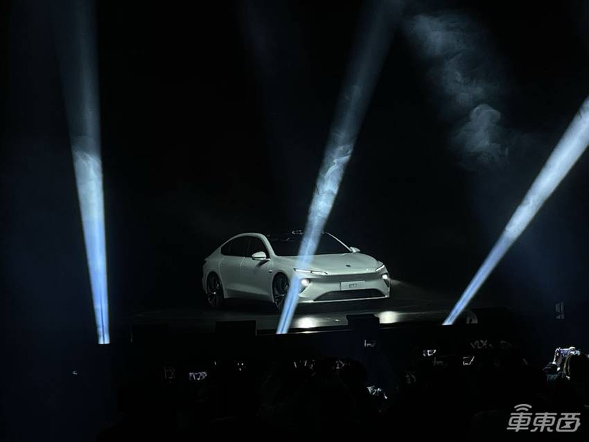 蔚来纯电轿车44.8万开卖!最远续航1000公里,能实现吗?