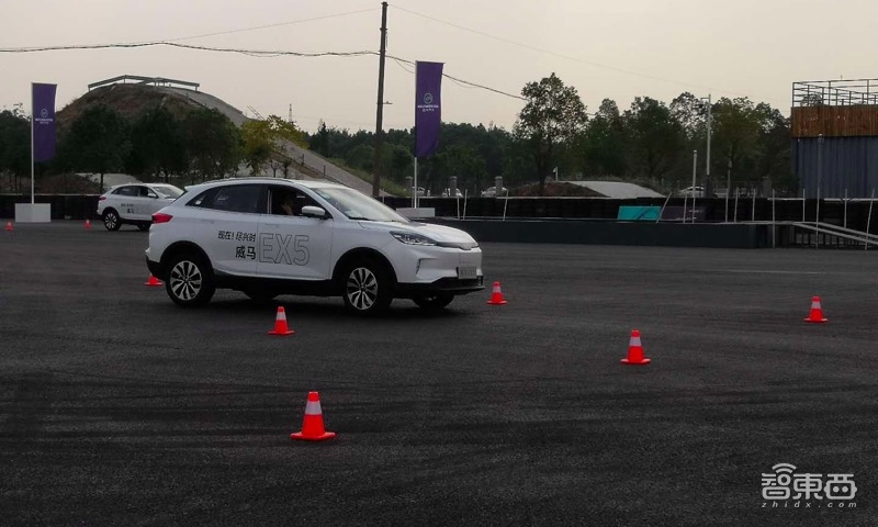 为90后造车的威马交卷了!试驾EX5我们发现20个关键点