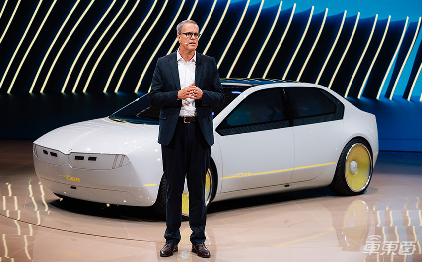 宝马最强纯电车亮相车展,零百加速仅需3.7秒,搭载最新车机系统