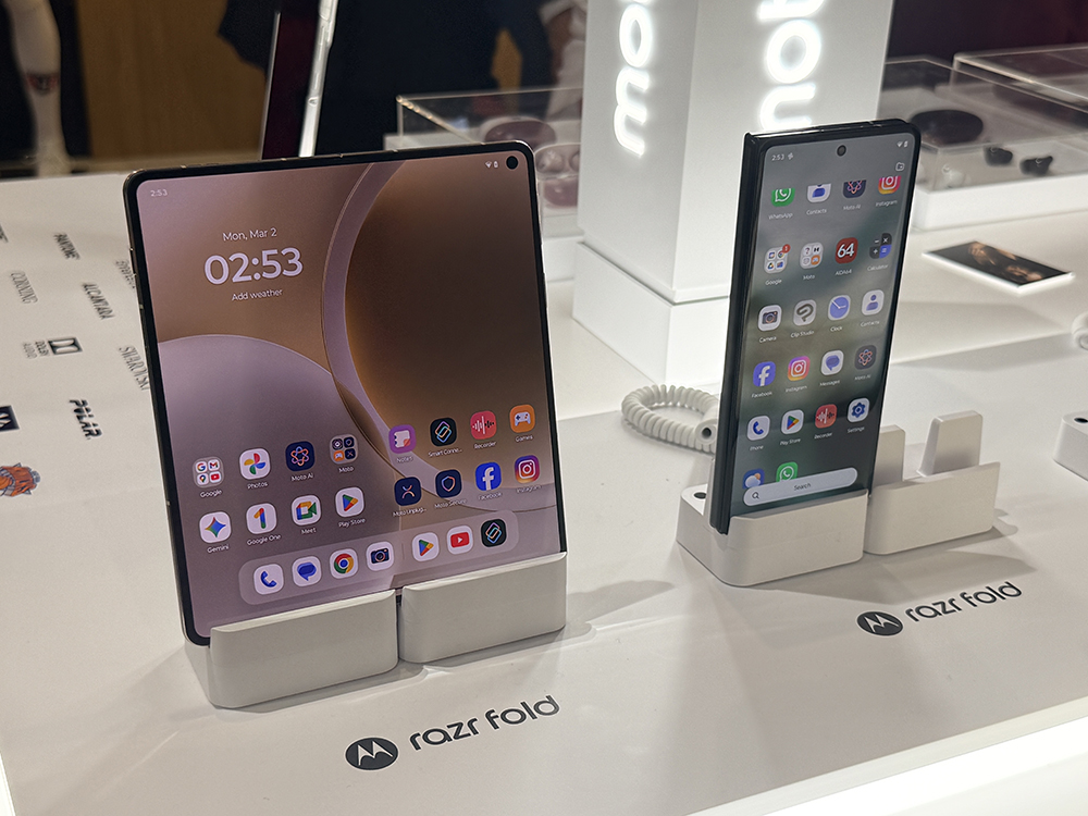 中国科技军火轰向MWC！豆包千问硬控老外，手机新物种炸场，6G真要来了