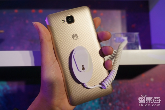 华为畅享5发布:定位千元机 瞄准了年轻人市场