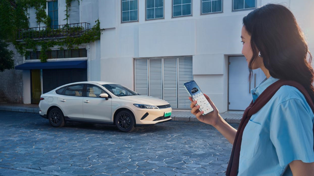 比亚迪秦PLUS限时6.98万元起!新增128KM混动车型,纯电新增两个配置