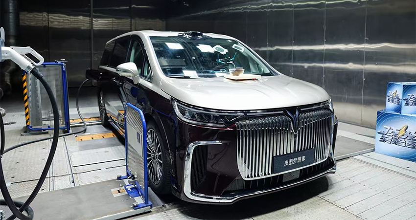 岚图发布新混动技术:全域800V高压上车,三款旗舰车型将搭载