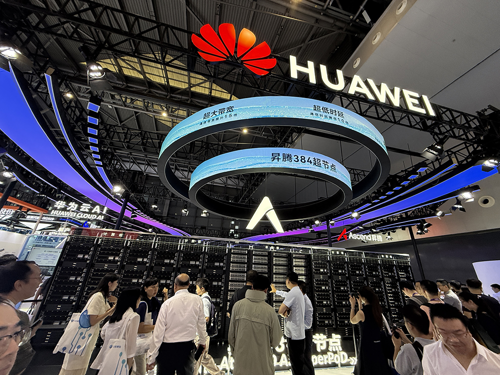 人工智能大会彻底引爆!展区水泄不通,门票炒到2000多,暴走3万步带来最全看点