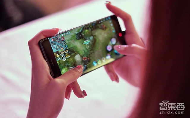 努比亚发布高配版Z17 8G运存售价3199