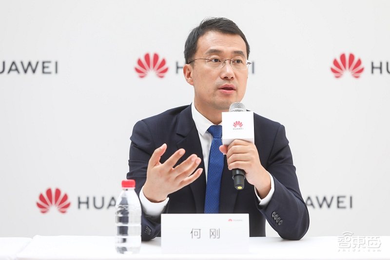 华为首款5G商用手机发布！率先支持4G+5G双卡双待和双组网，价格超预期