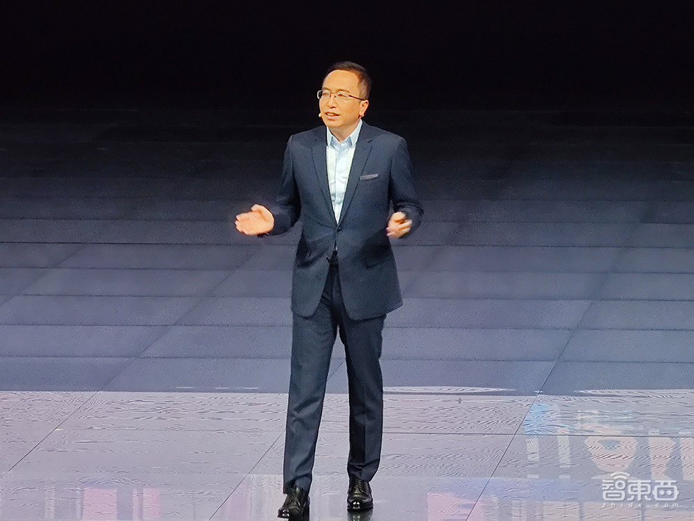 对话荣耀CEO赵明:至暗时刻已经过去!冲击高端目标只有苹果