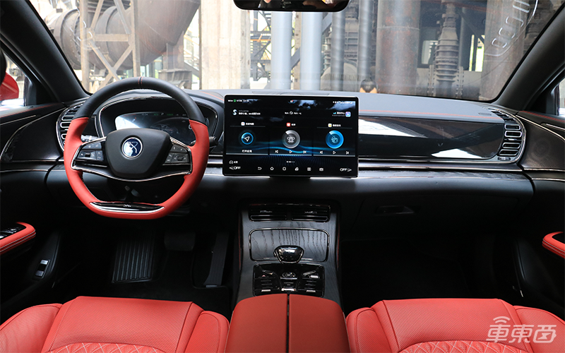 比亚迪旗舰轿车21.98万开卖 装刀片电池续航600公里