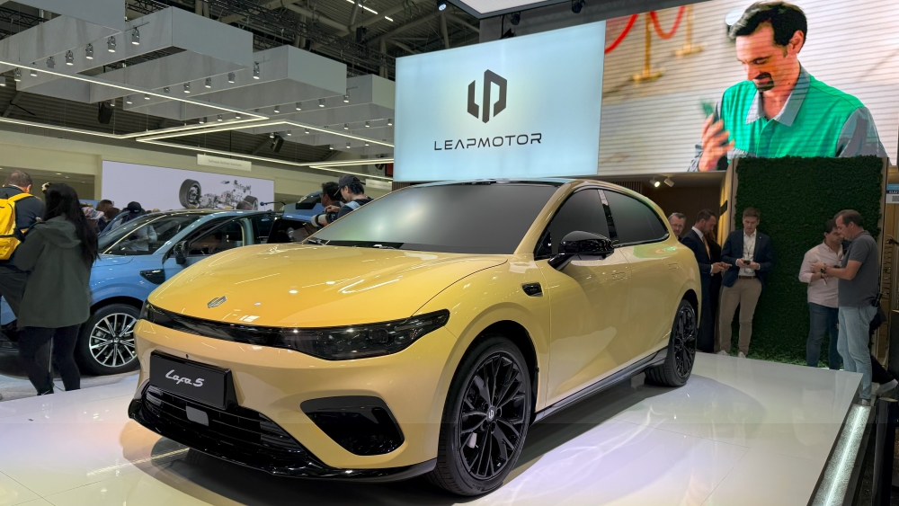 年轻人的“拉风”车!零跑Lafa5慕尼黑首秀启动盲订,国内Q4发,车东西现场见证