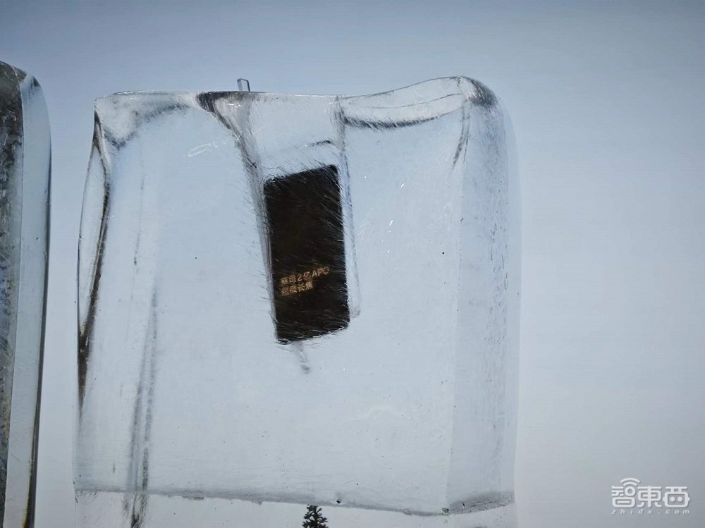 vivo X200系列登场:小屏mini版硬刚苹果,AI“登岛”,一键拖拽啥都能干