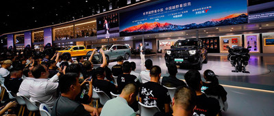 坦克400汽油版+Hi4-T黑武士首秀成都车展