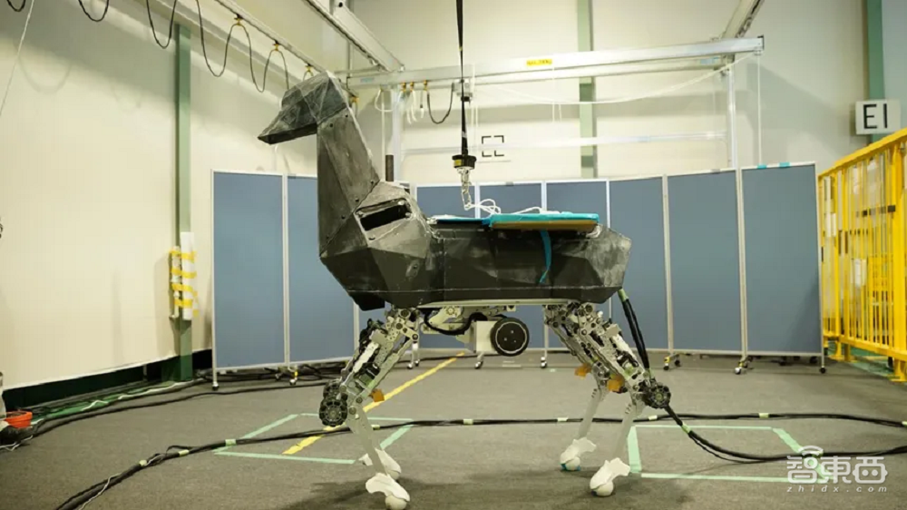 日本机器羊来了！能驮着人踱步，还能四驱行驶