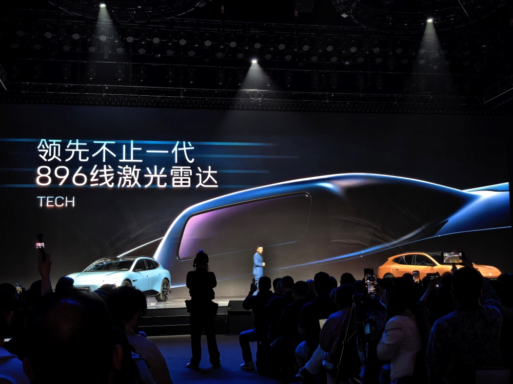 阿维塔06T限时21.59万开售！全系标配华为ADS，上车896线激光雷达