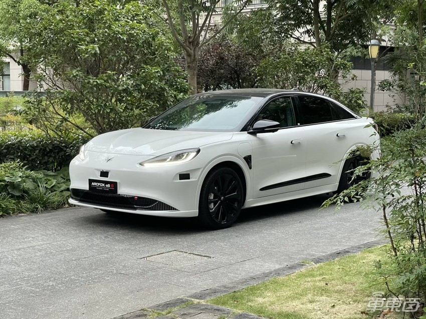 体验华为鸿蒙座舱，真能扔掉手机了！