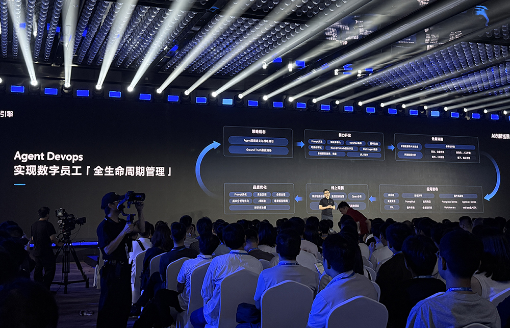 豆包最强AI修图模型来了!动嘴就能精准P图,扣子开源版上线,还搞定同声传译