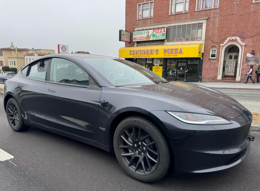 特斯拉Model 3测试车加州被拍!新增多个摄像头,或为Robotaxi测试