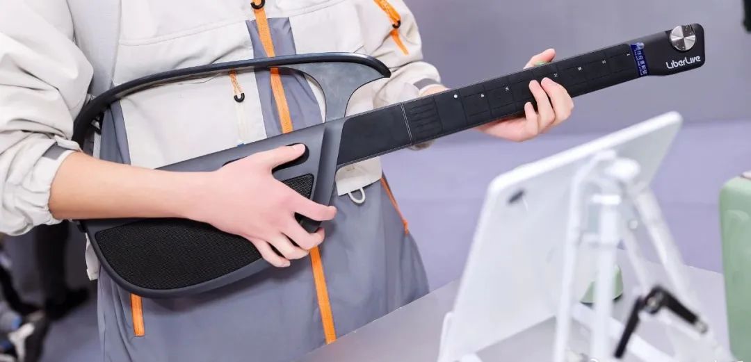 大疆教父李泽湘和他的机器人军团