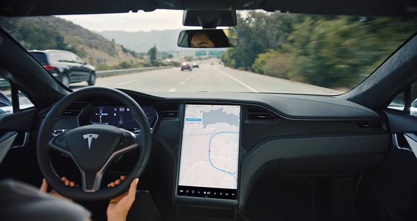 特斯拉FSD新版本发布后被撤回，外媒称或存在两处缺陷