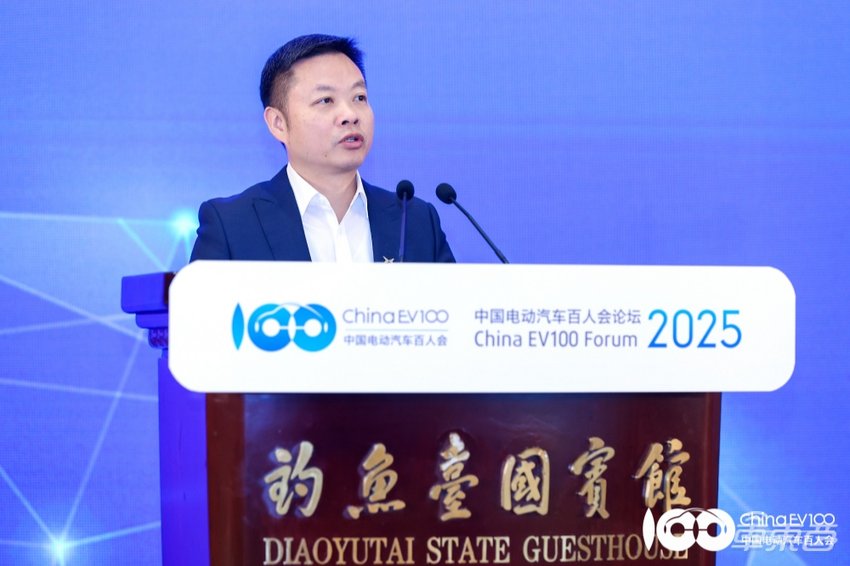 何小鹏：今年30亿砸向飞行汽车，正研发两款产品