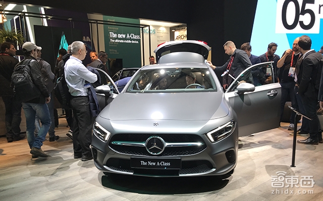 奔驰搭台授课宝马圈地跑无人车,MWC汽车科技大起底