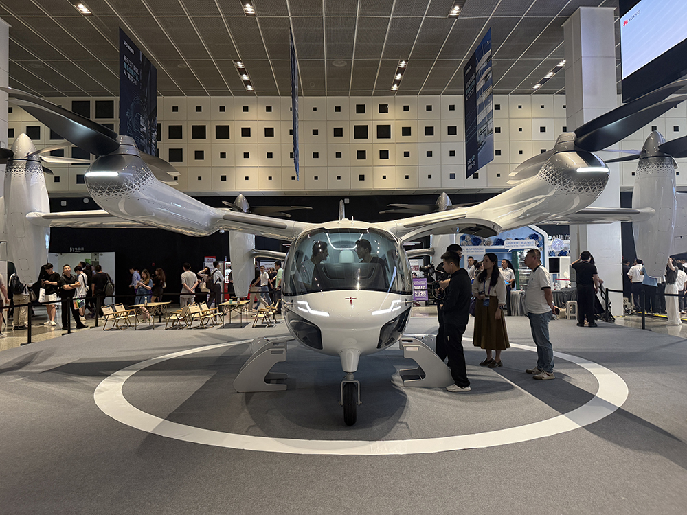 人工智能大会彻底引爆!展区水泄不通,门票炒到2000多,暴走3万步带来最全看点